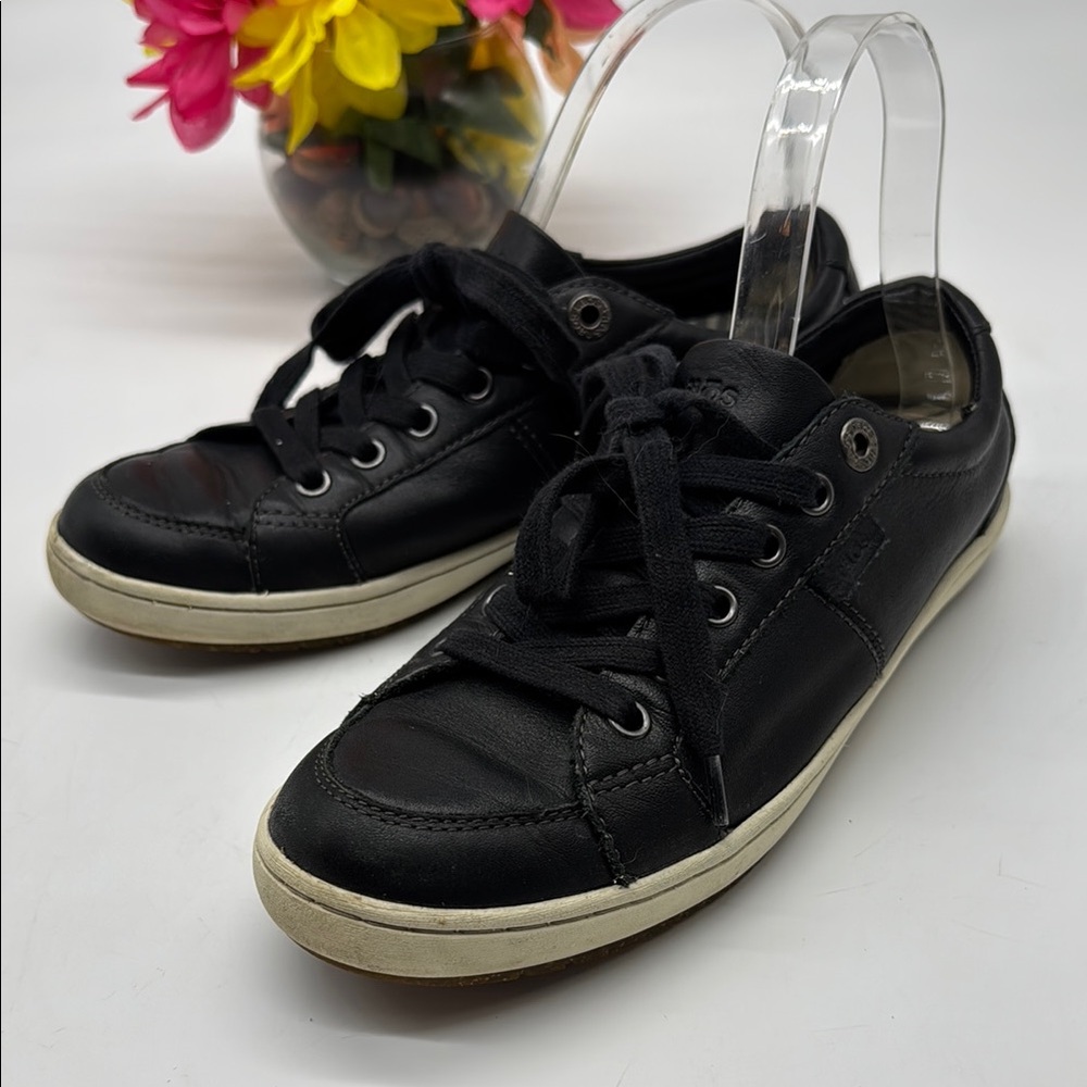 Taos Footwear Black Leather Low-Top Sneakers